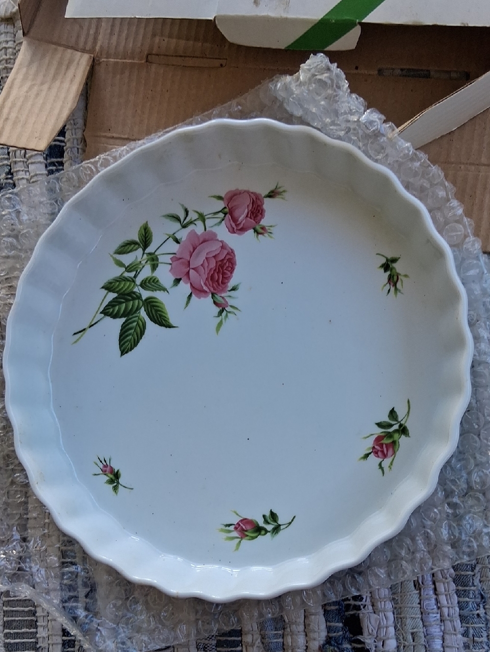 Christineholm Porcelain Rose Pattern Quiche, Tart, Pie Baking Dish. - Picture 5 of 5